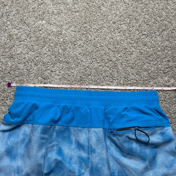 Lululemon Men’s Lane Line Shorts - Picture 6 of 6